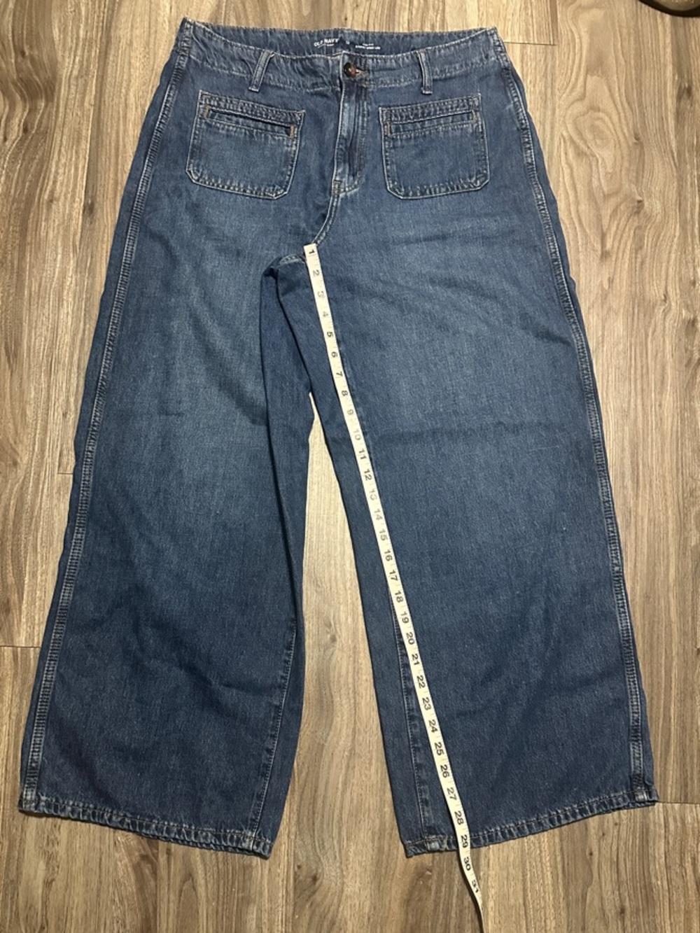 Old Navy High-Rise Baggy Wide Leg Jeans in Medium Blue. - Picture 5 of 11